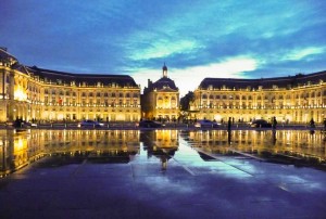 Bordeaux et le miroir d'eau le soir