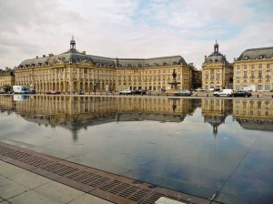 Quai de Bordeaux et le miroir d'eau