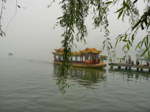 Brume sur le lac Kuomning à Pékin