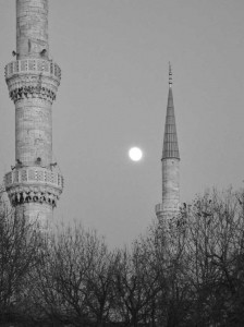 Nouvel an musulman entre 2 minarets de la Mosquée bleue à Istanbul